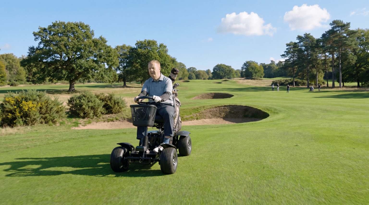 Monarch Mobility golf buggy AI lifestyle imagery